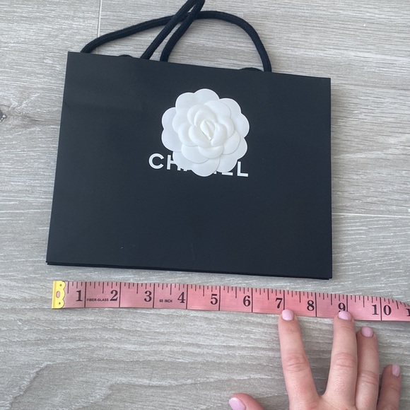 Chanel Shopping Bag with Camille Flower - Picture 4 of 4